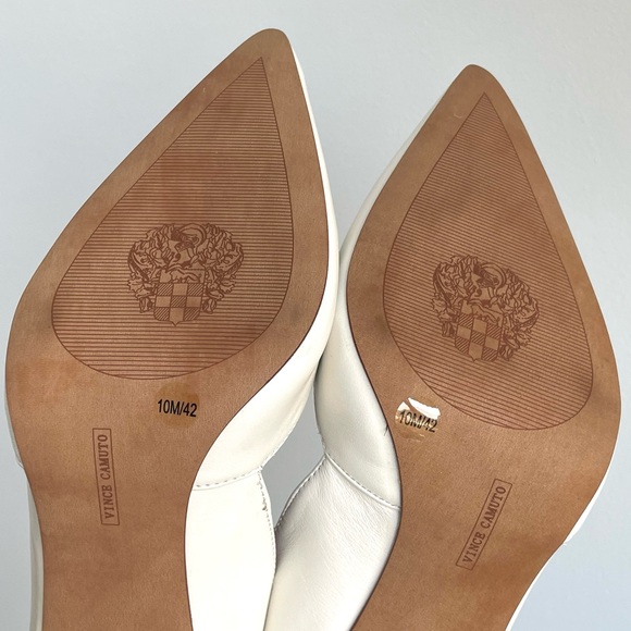 NEW 🌹 Vince Camuto White Pumps. US 10. - Picture 9 of 14